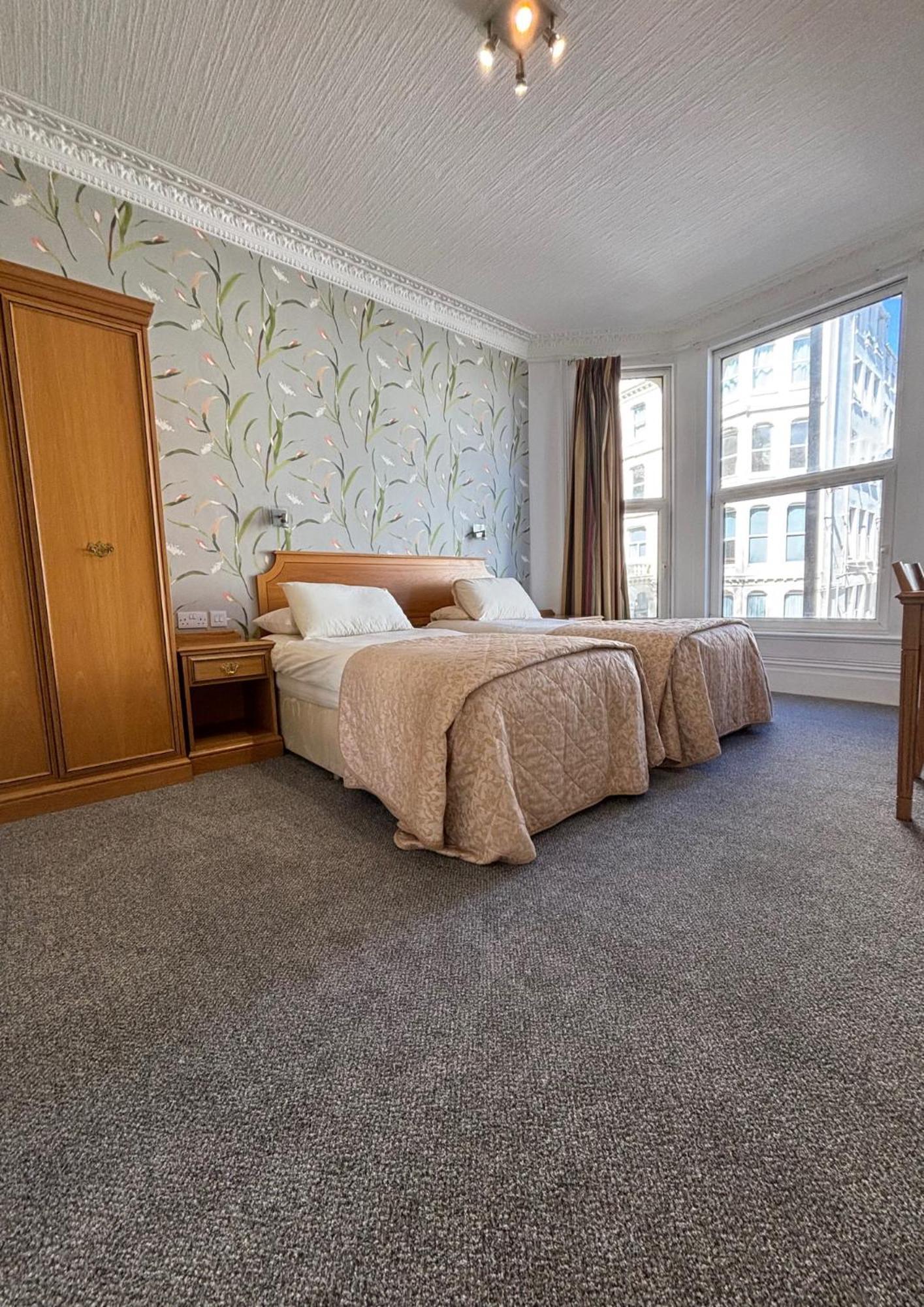 Welbeck Hotel & Apartments Douglas Bagian luar foto