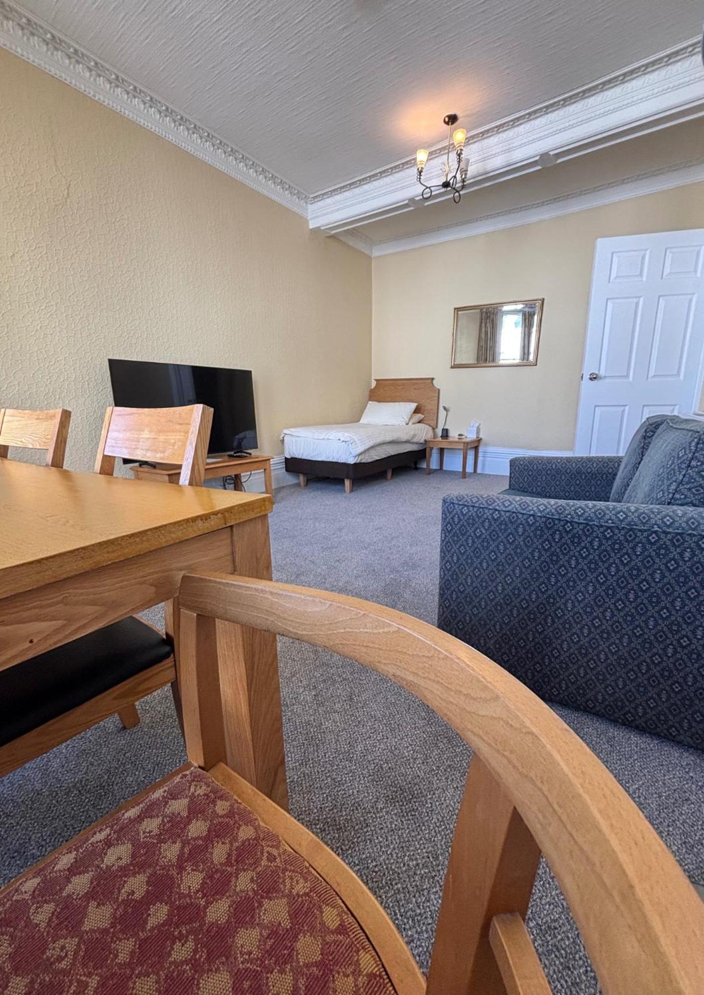 Welbeck Hotel & Apartments Douglas Bagian luar foto