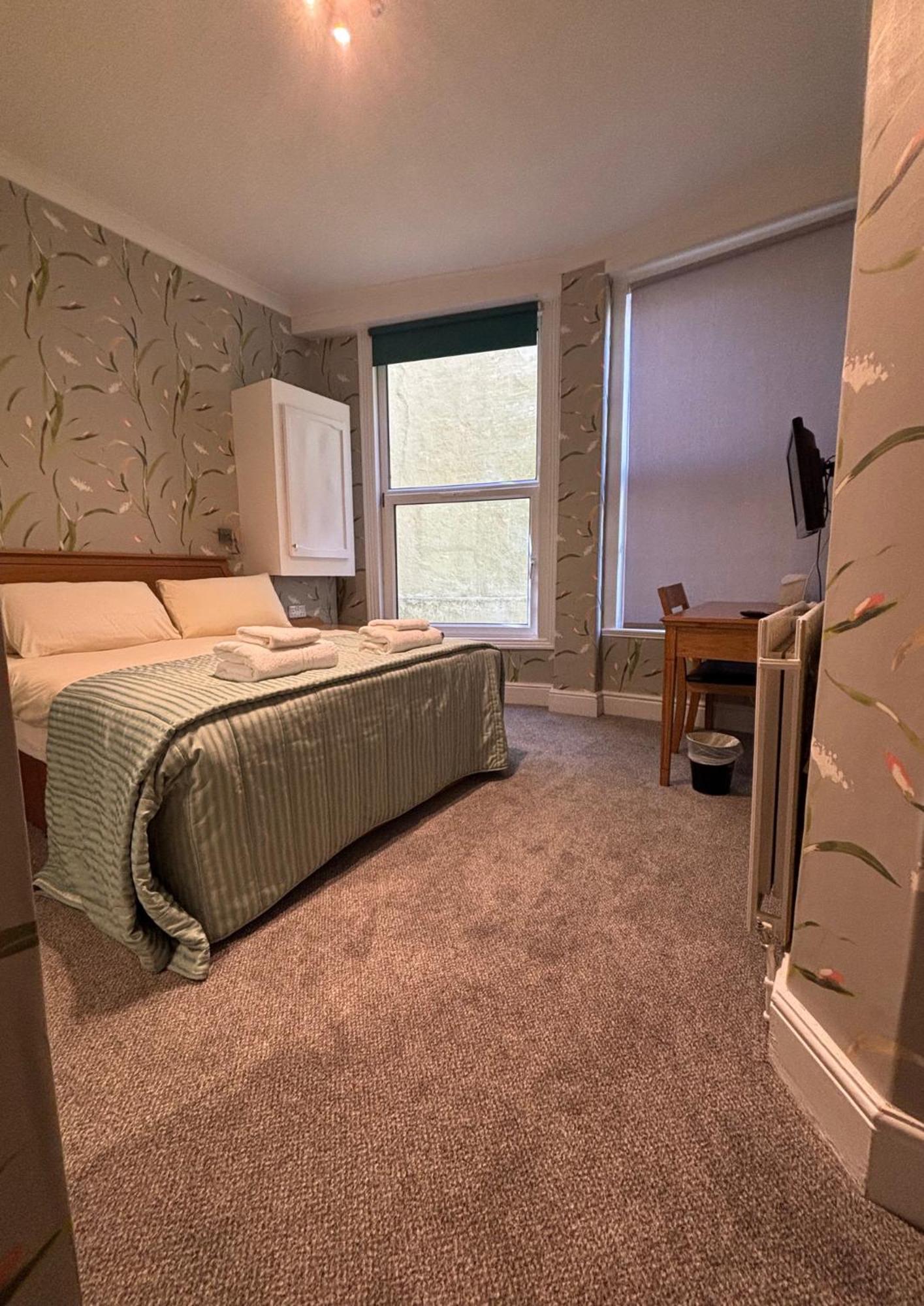 Welbeck Hotel & Apartments Douglas Bagian luar foto