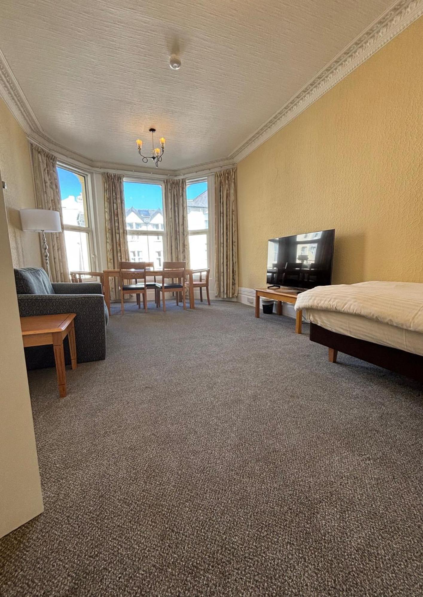 Welbeck Hotel & Apartments Douglas Bagian luar foto