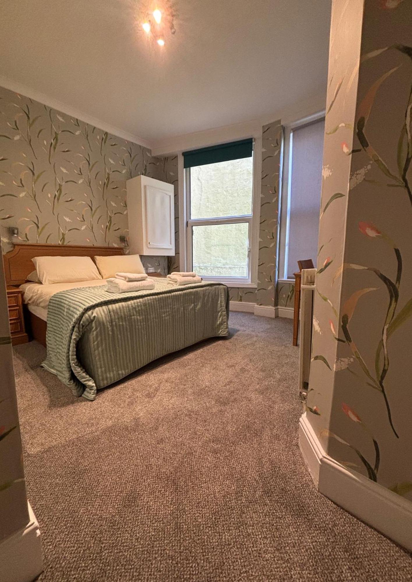 Welbeck Hotel & Apartments Douglas Bagian luar foto